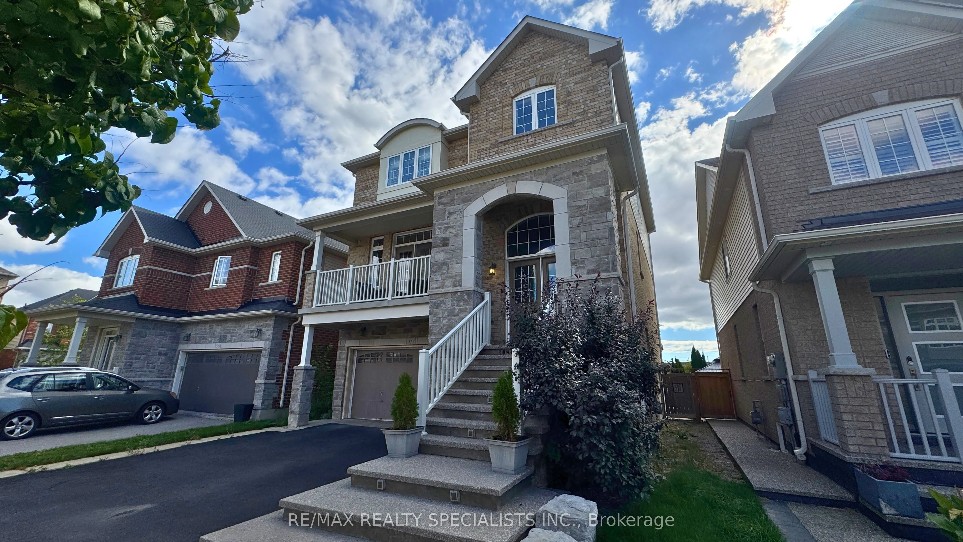 571 Sanderson Crescent