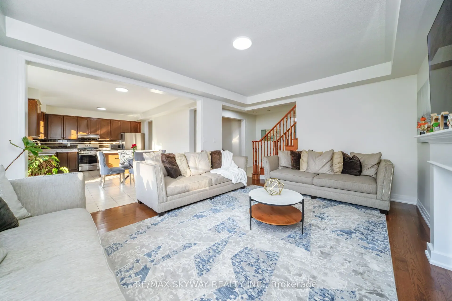 90 Aylesbury Drive
