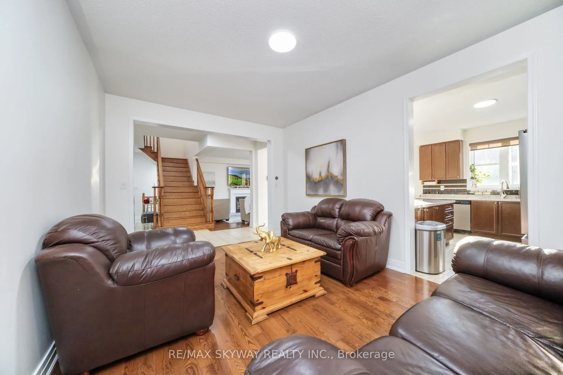 90 Aylesbury Drive