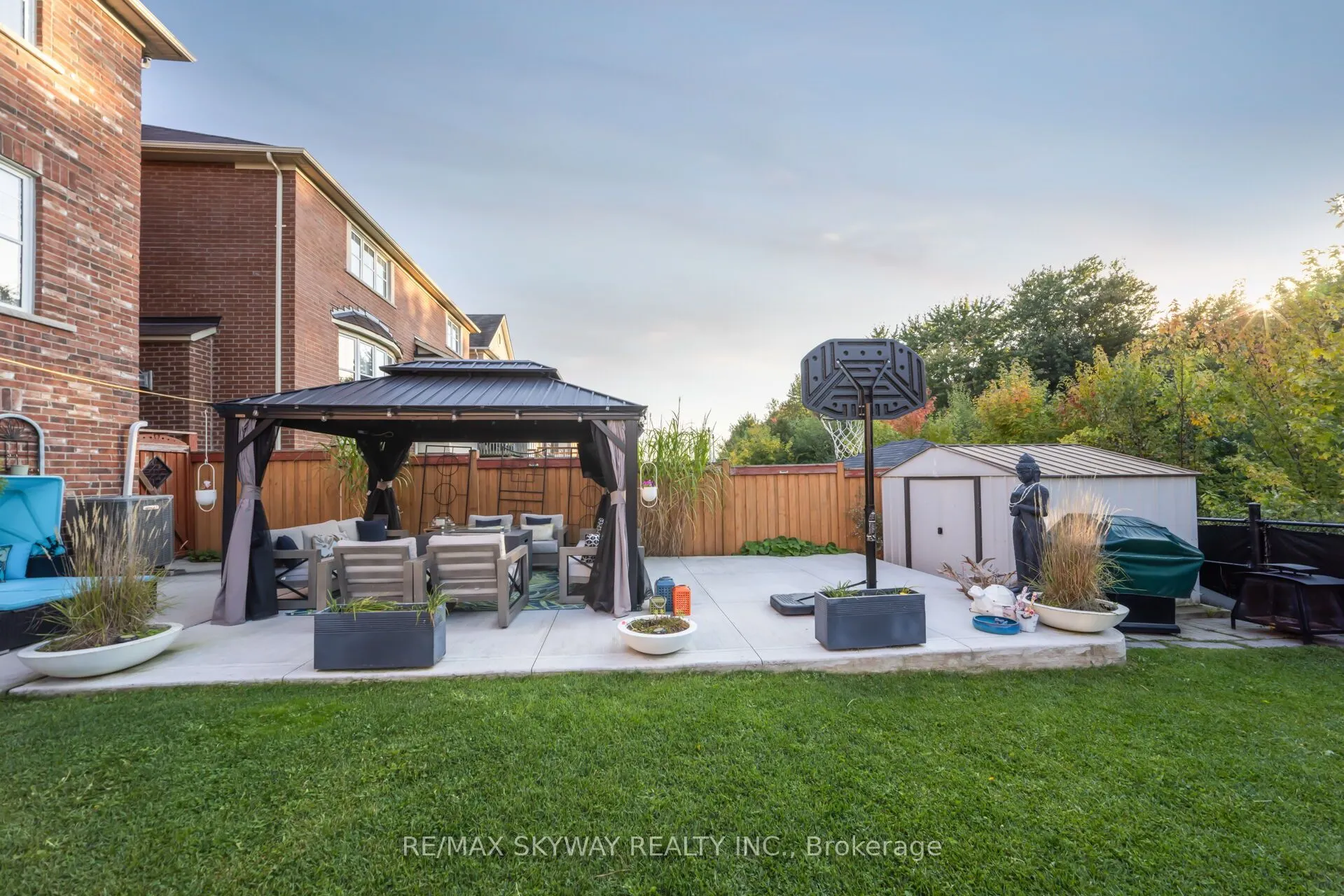 90 Aylesbury Drive