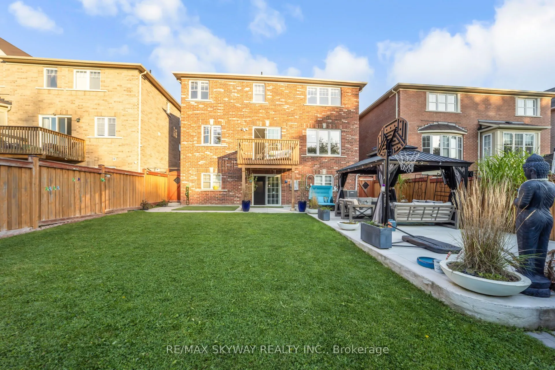 90 Aylesbury Drive
