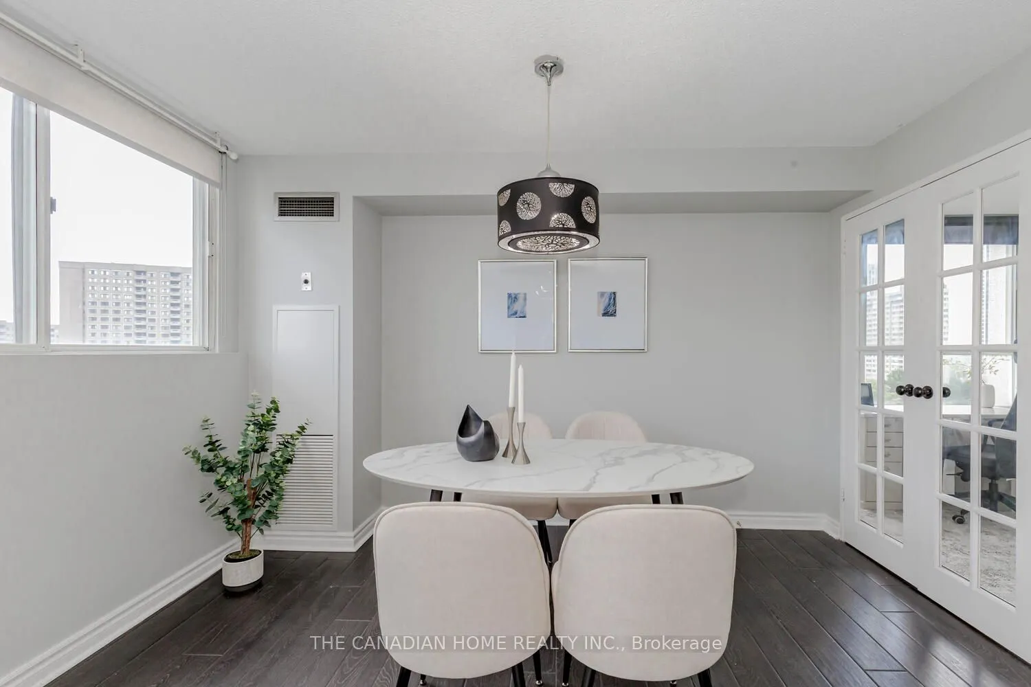 3700 Kaneff Crescent, #903