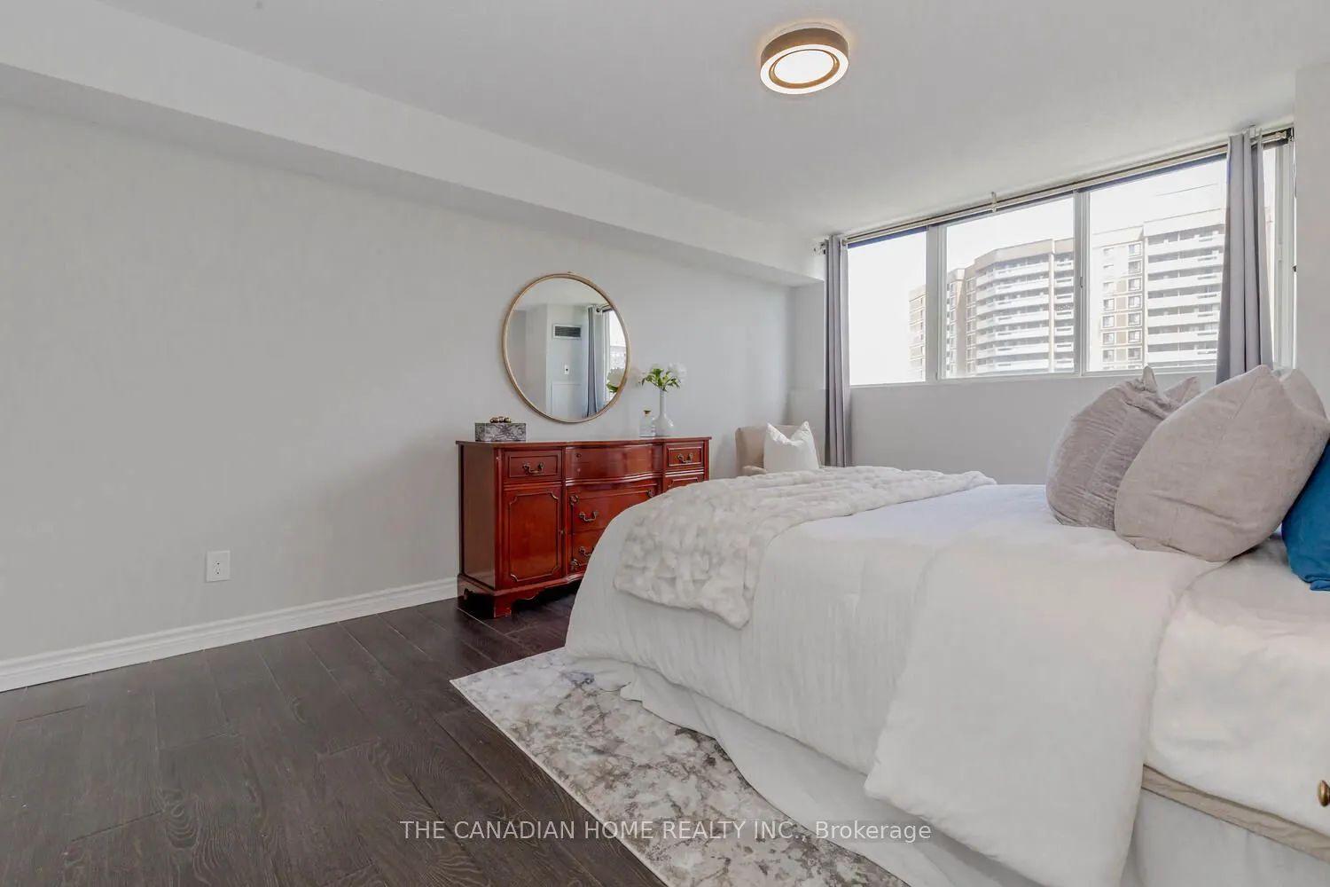 3700 Kaneff Crescent, #903