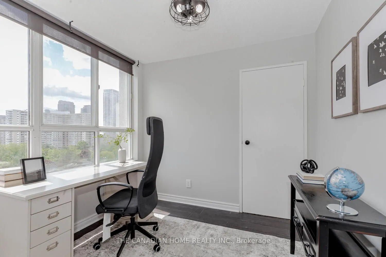 3700 Kaneff Crescent, #903
