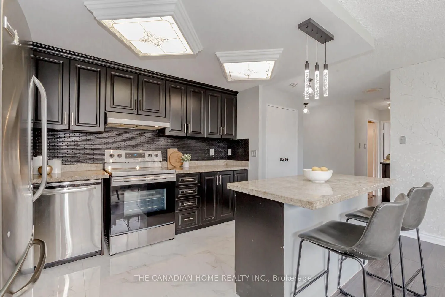 3700 Kaneff Crescent, #903
