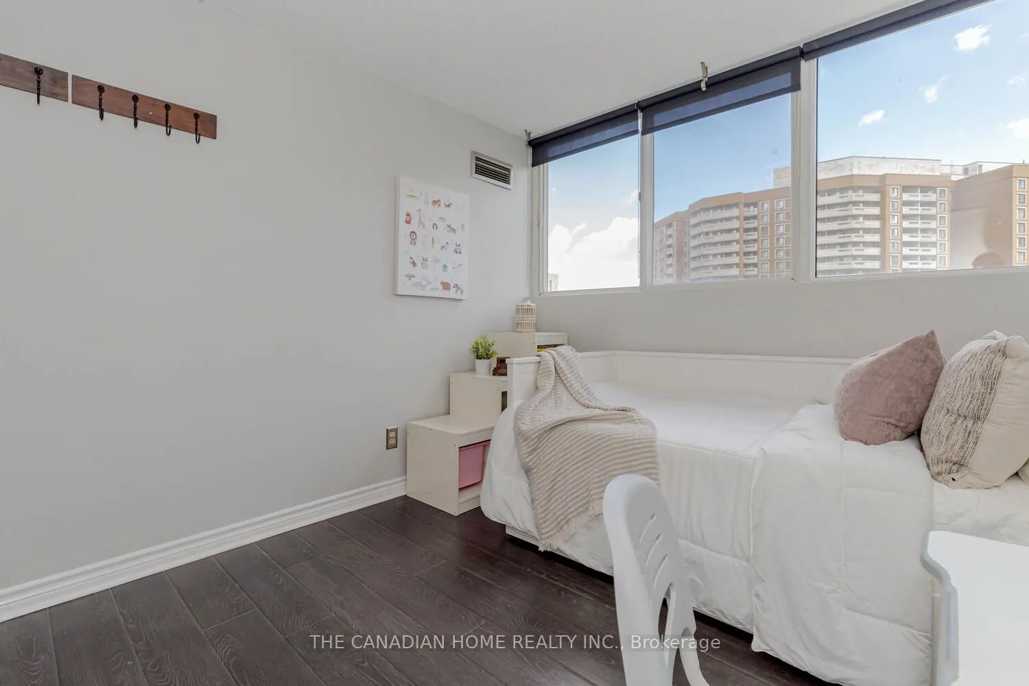 3700 Kaneff Crescent, #903