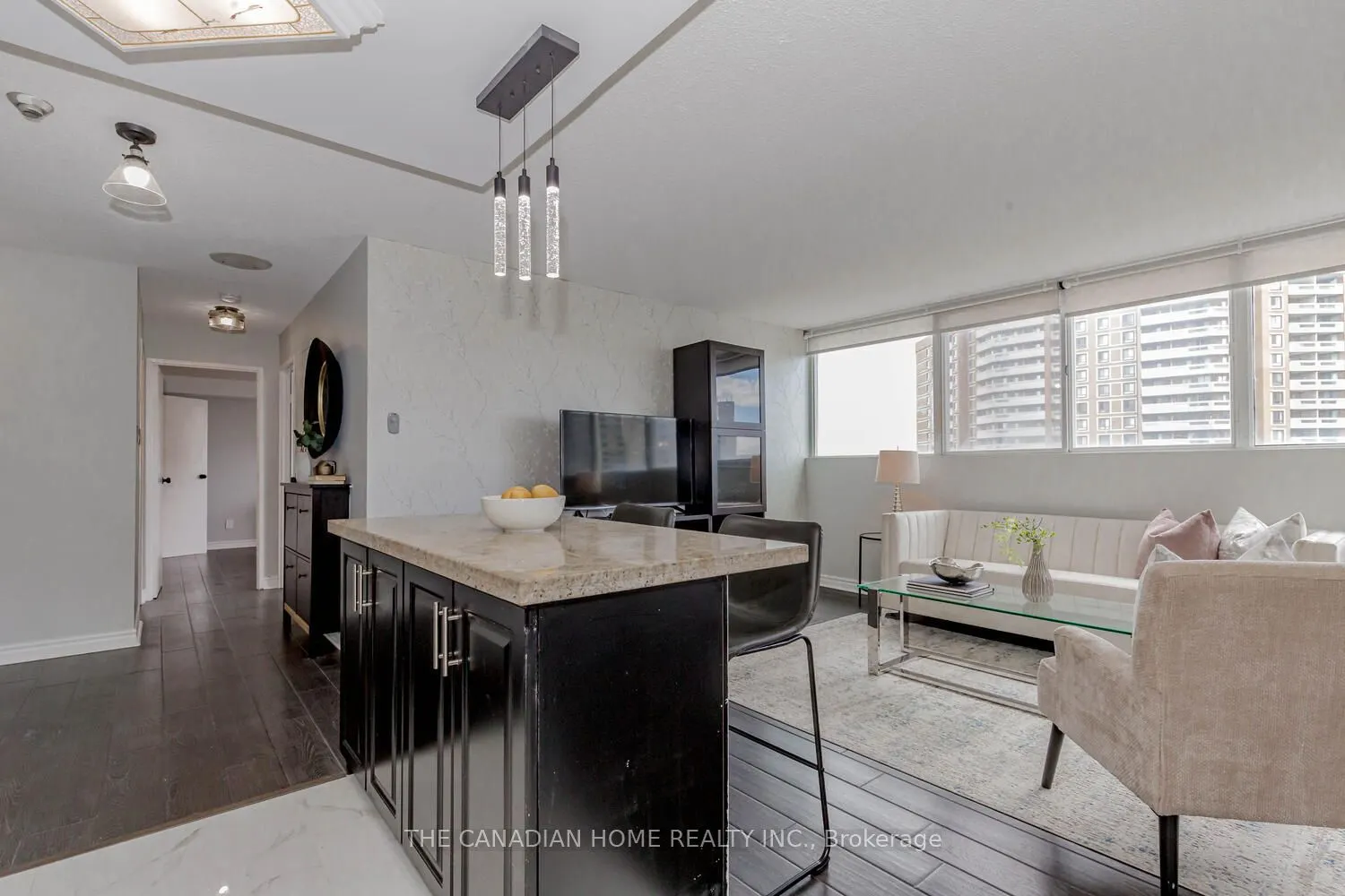 3700 Kaneff Crescent, #903
