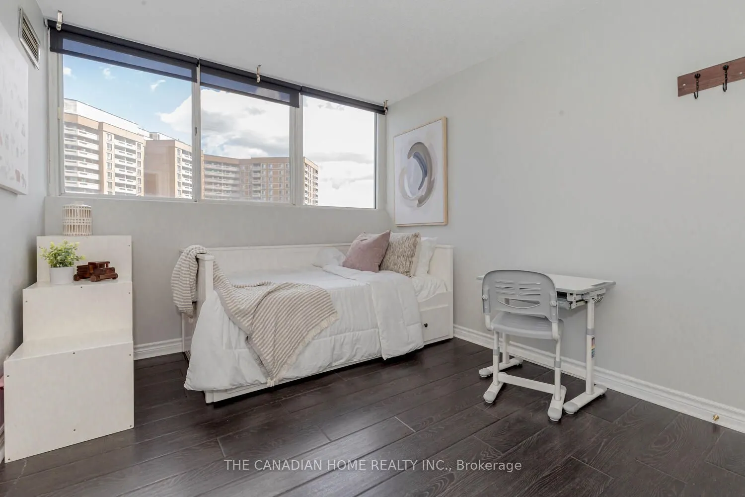 3700 Kaneff Crescent, #903