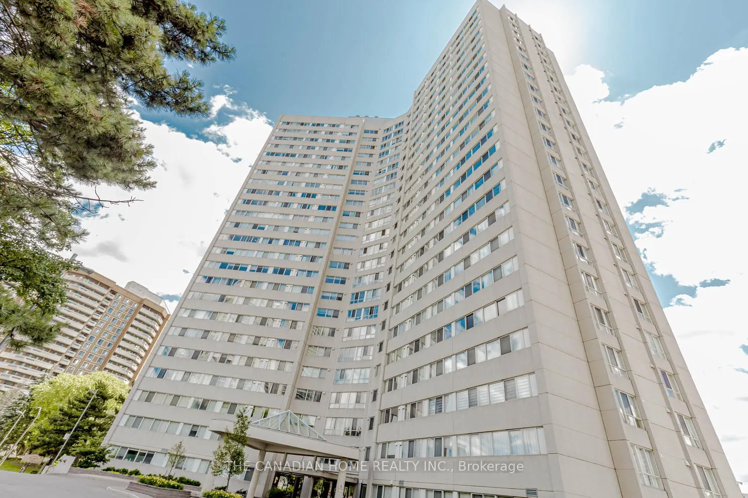 3700 Kaneff Crescent, #903