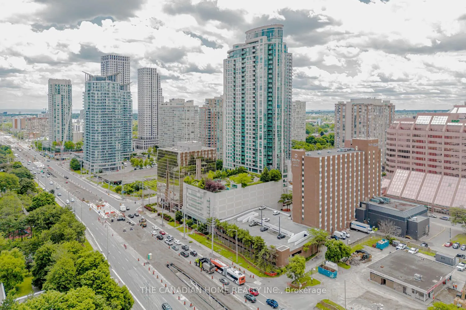 3700 Kaneff Crescent, #903