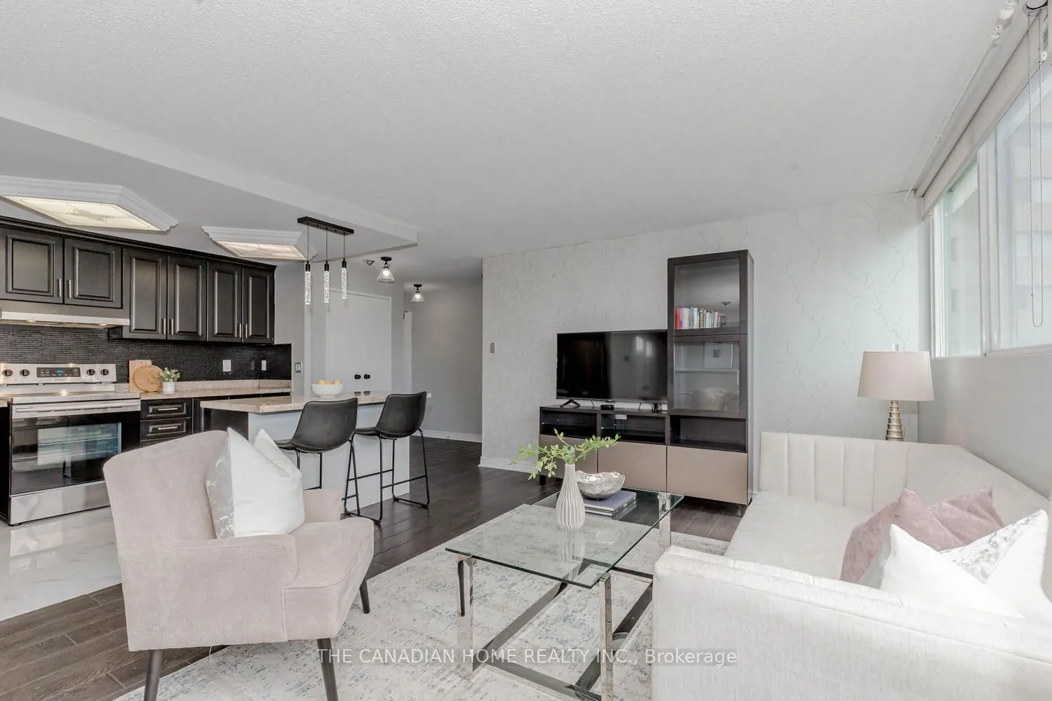 3700 Kaneff Crescent, #903