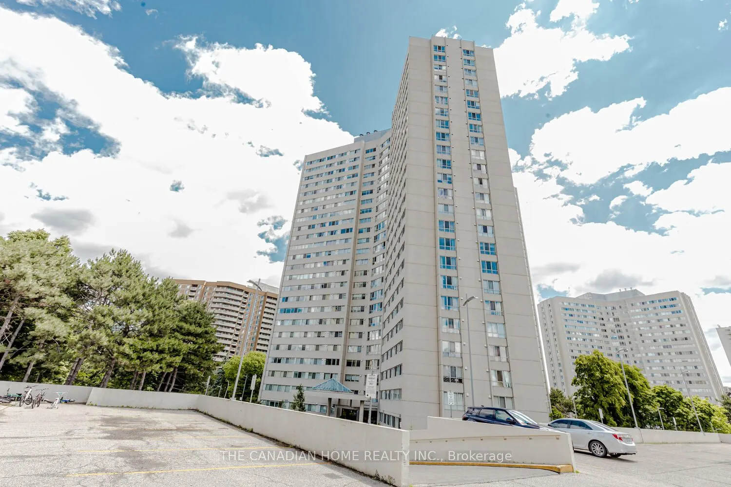 3700 Kaneff Crescent, #903