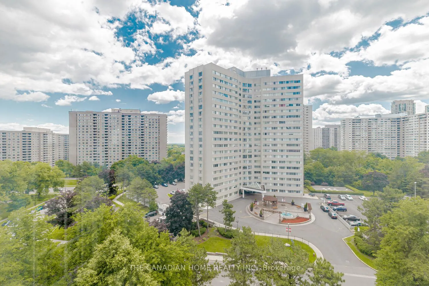 3700 Kaneff Crescent, #903