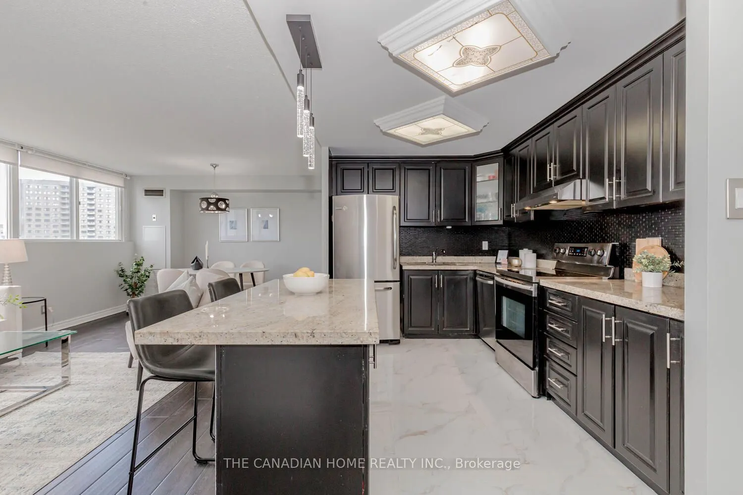 3700 Kaneff Crescent, #903