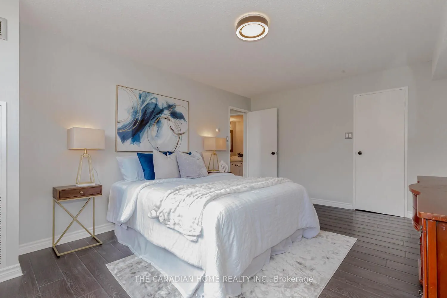 3700 Kaneff Crescent, #903