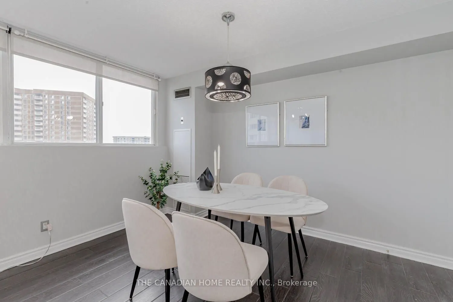 3700 Kaneff Crescent, #903