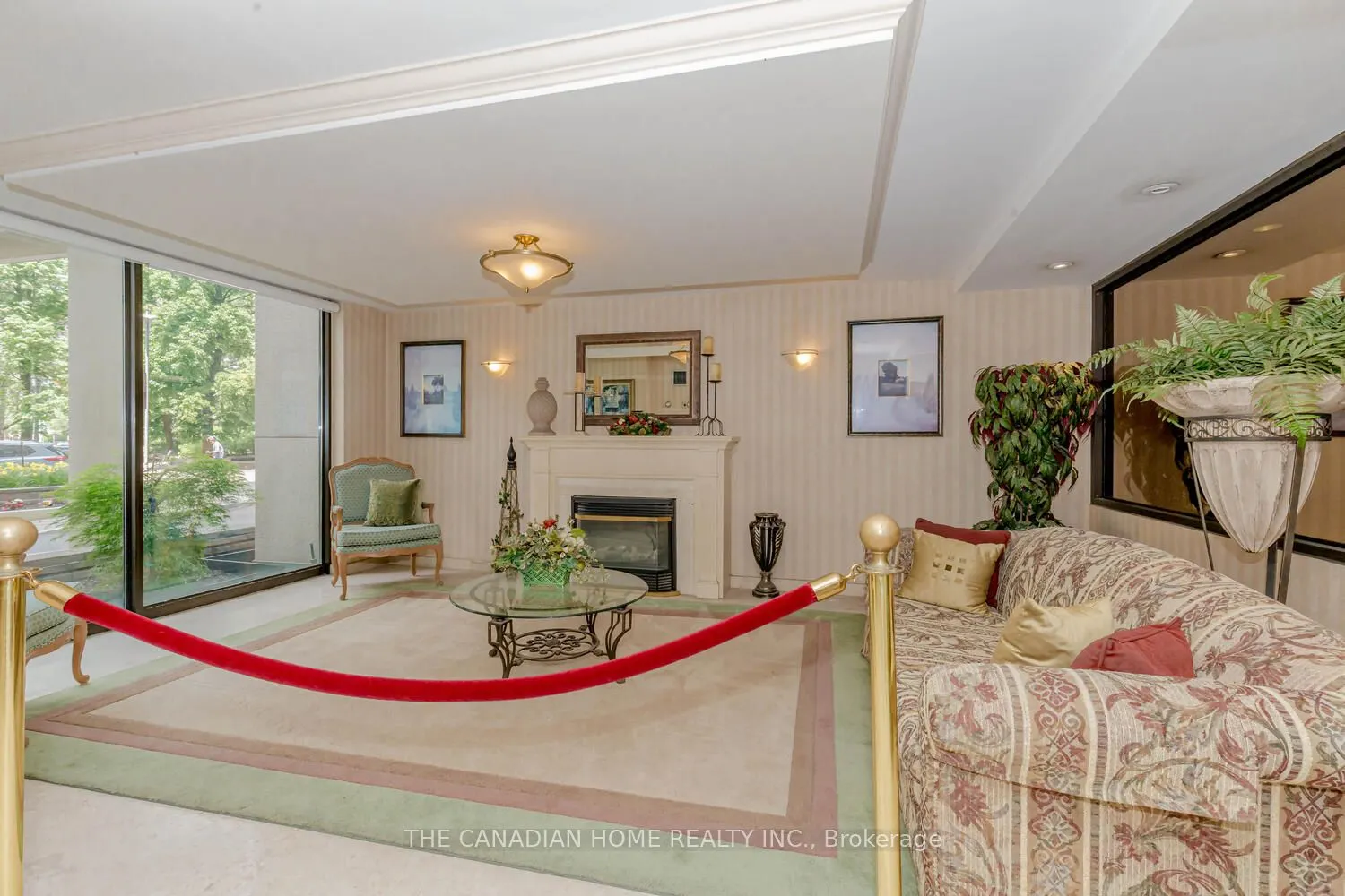 3700 Kaneff Crescent, #903