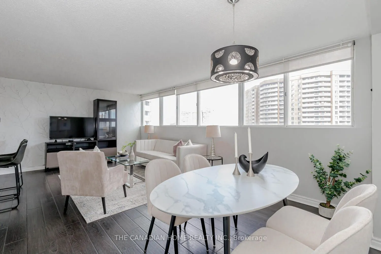 3700 Kaneff Crescent, #903