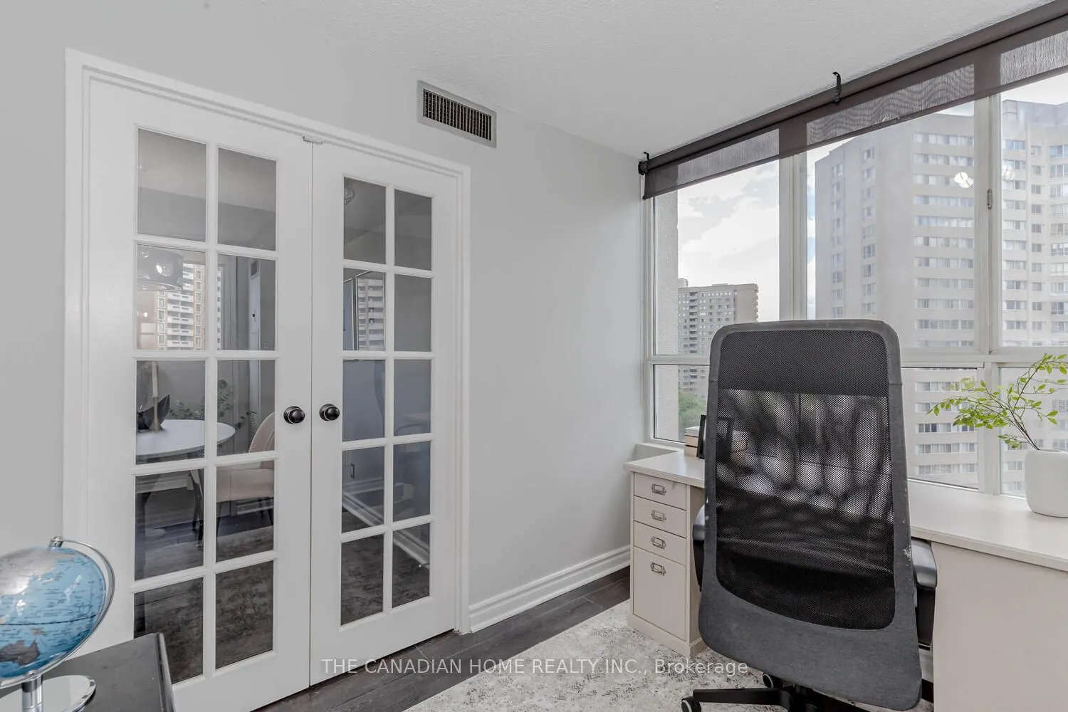 3700 Kaneff Crescent, #903