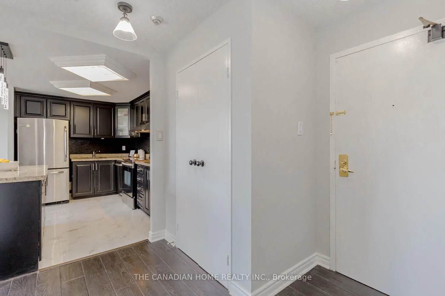 3700 Kaneff Crescent, #903