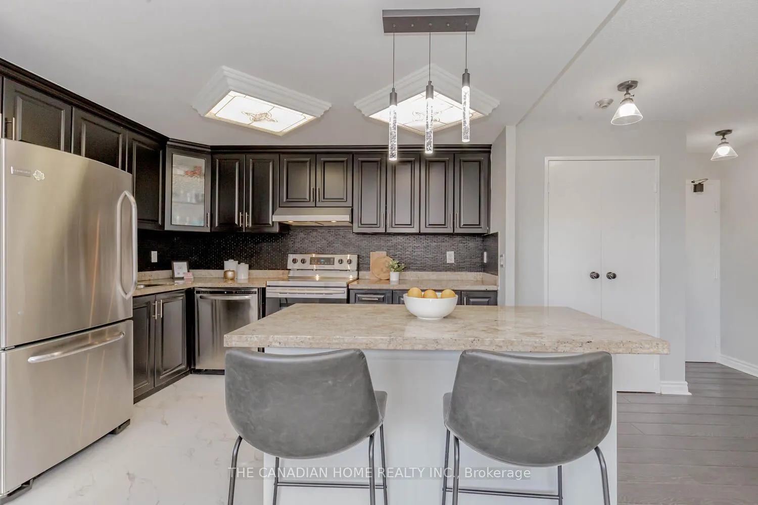 3700 Kaneff Crescent, #903