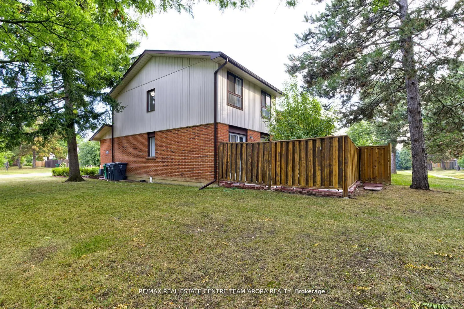 90 Dawson Crescent, #90