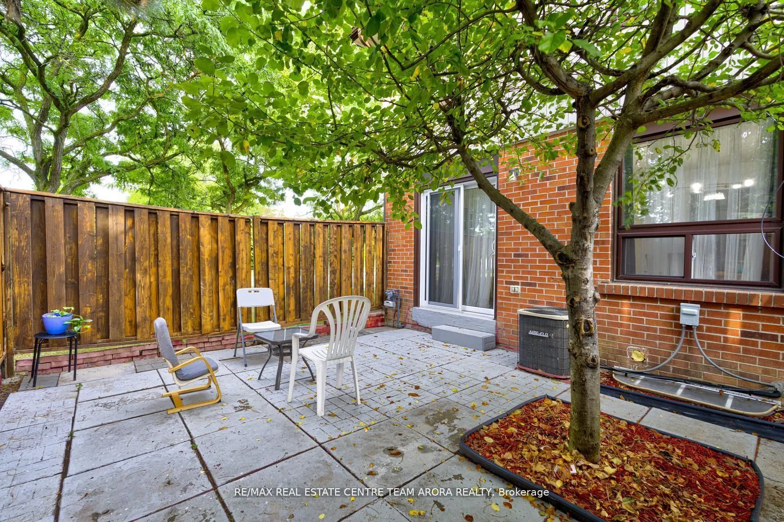 90 Dawson Crescent, #90