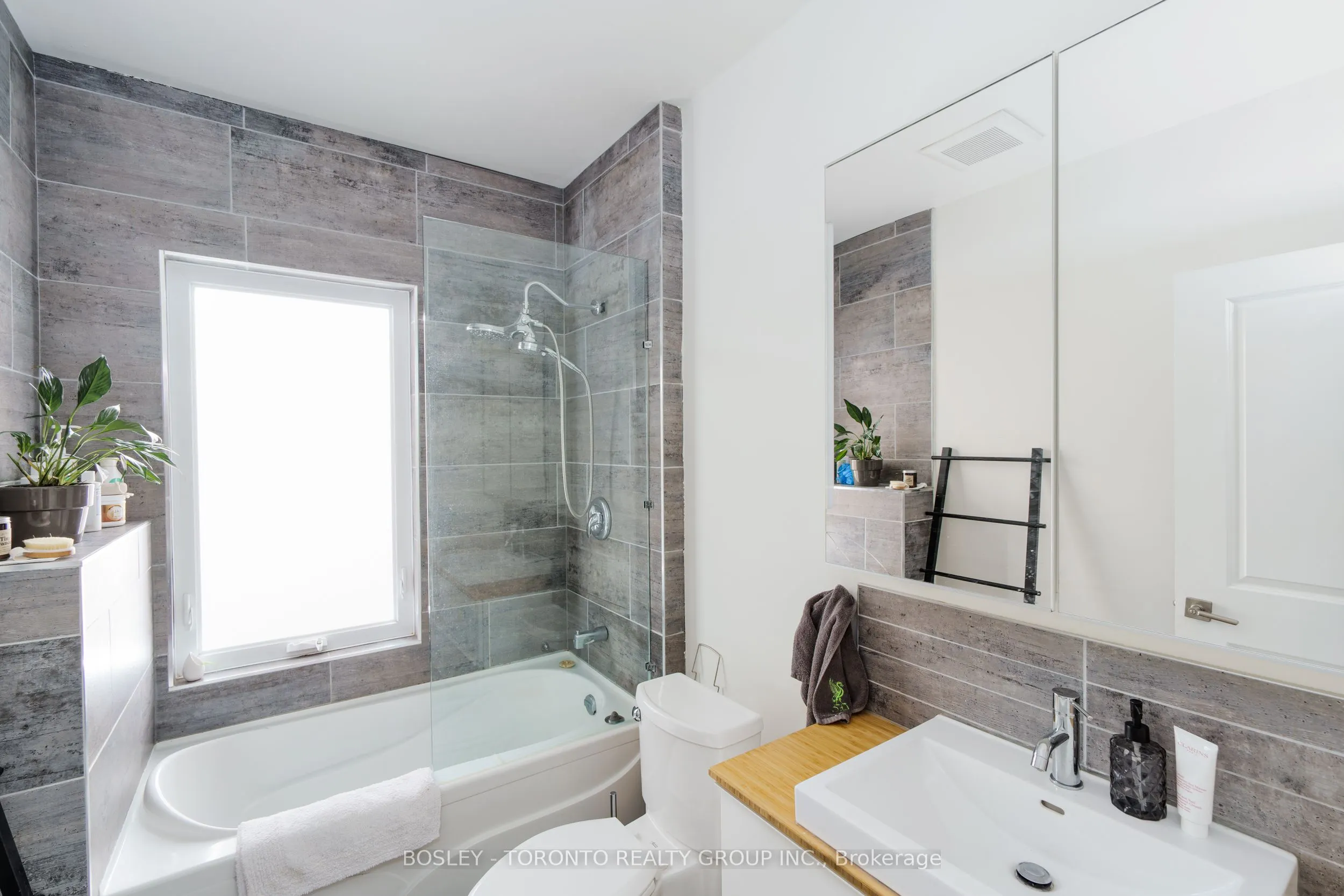 230 Christie Street, #Upper