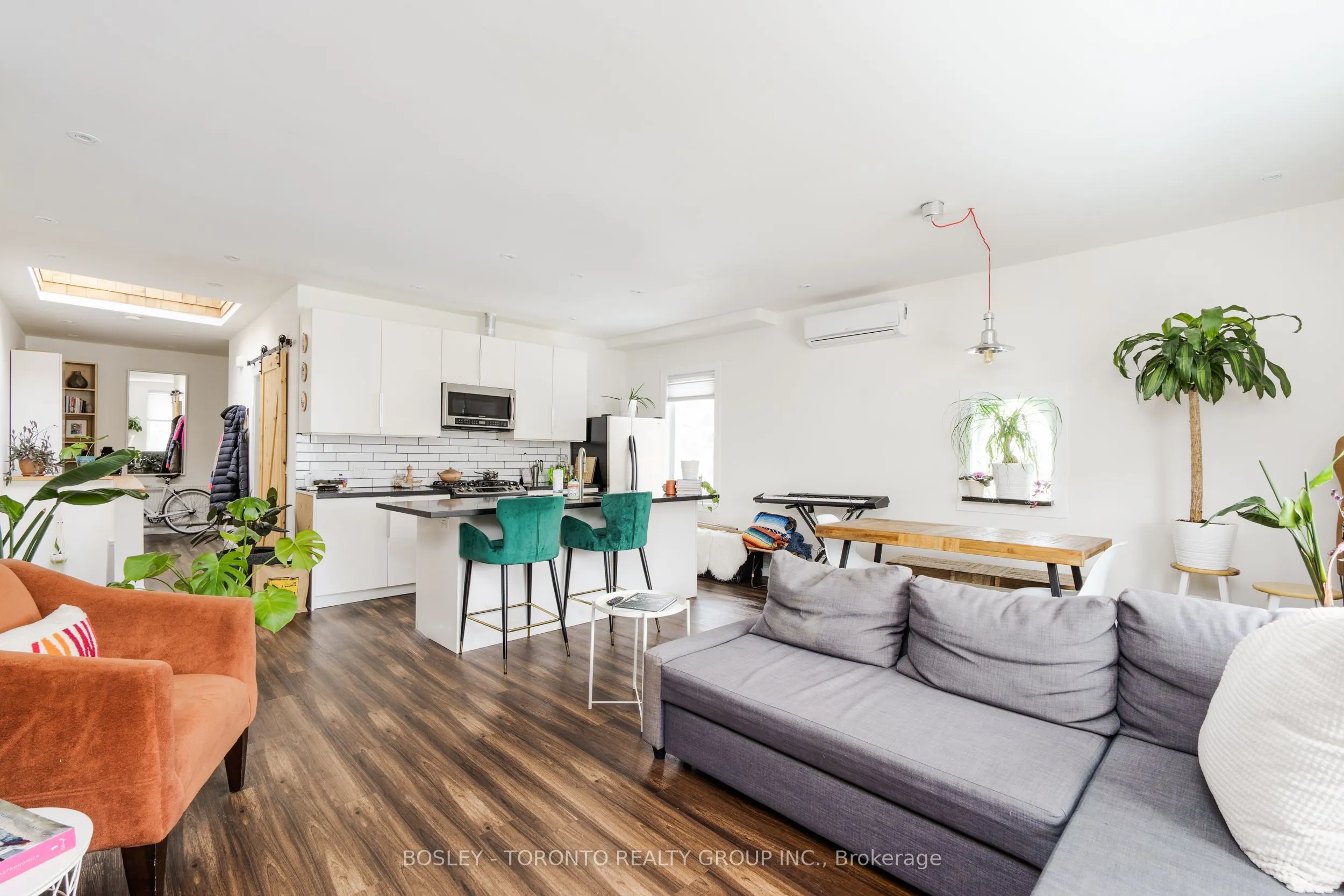 230 Christie Street, #Upper