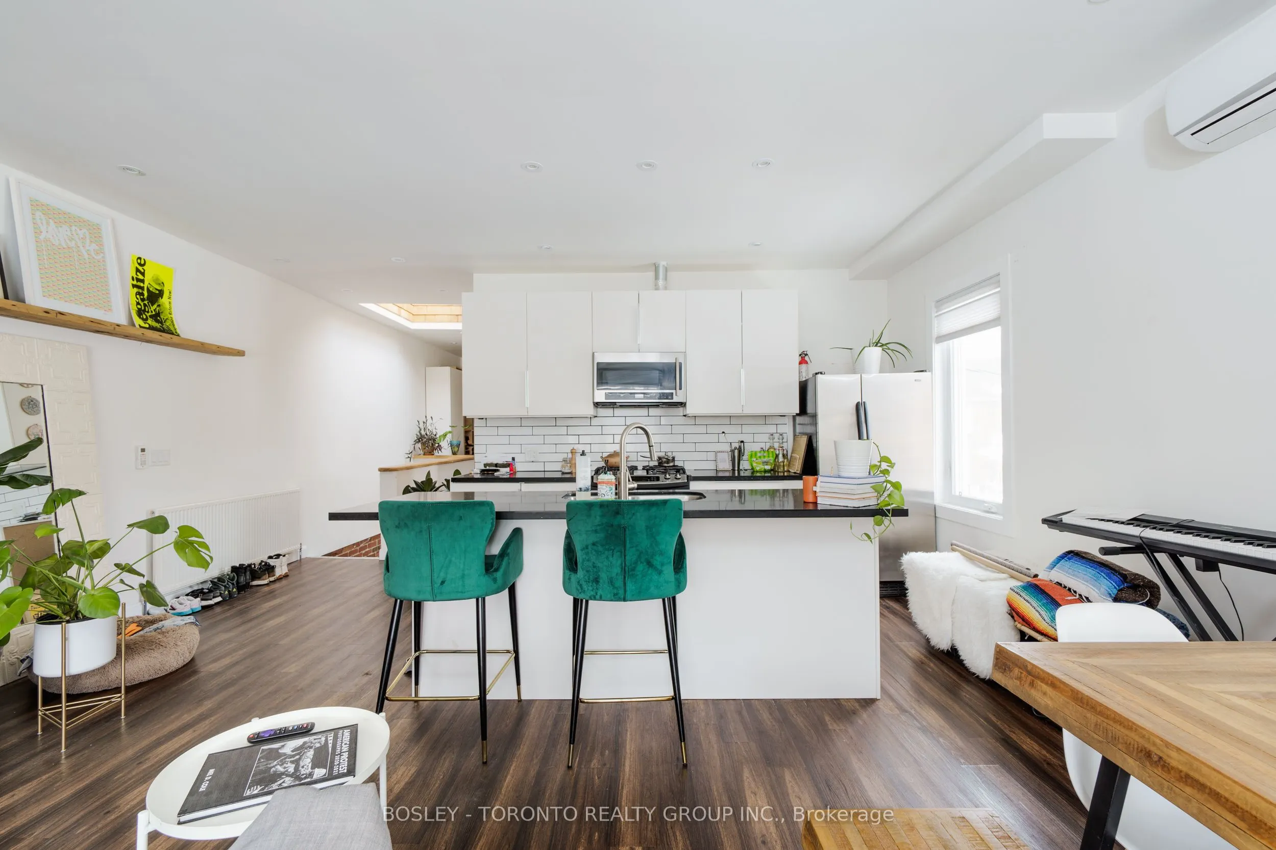 230 Christie Street, #Upper