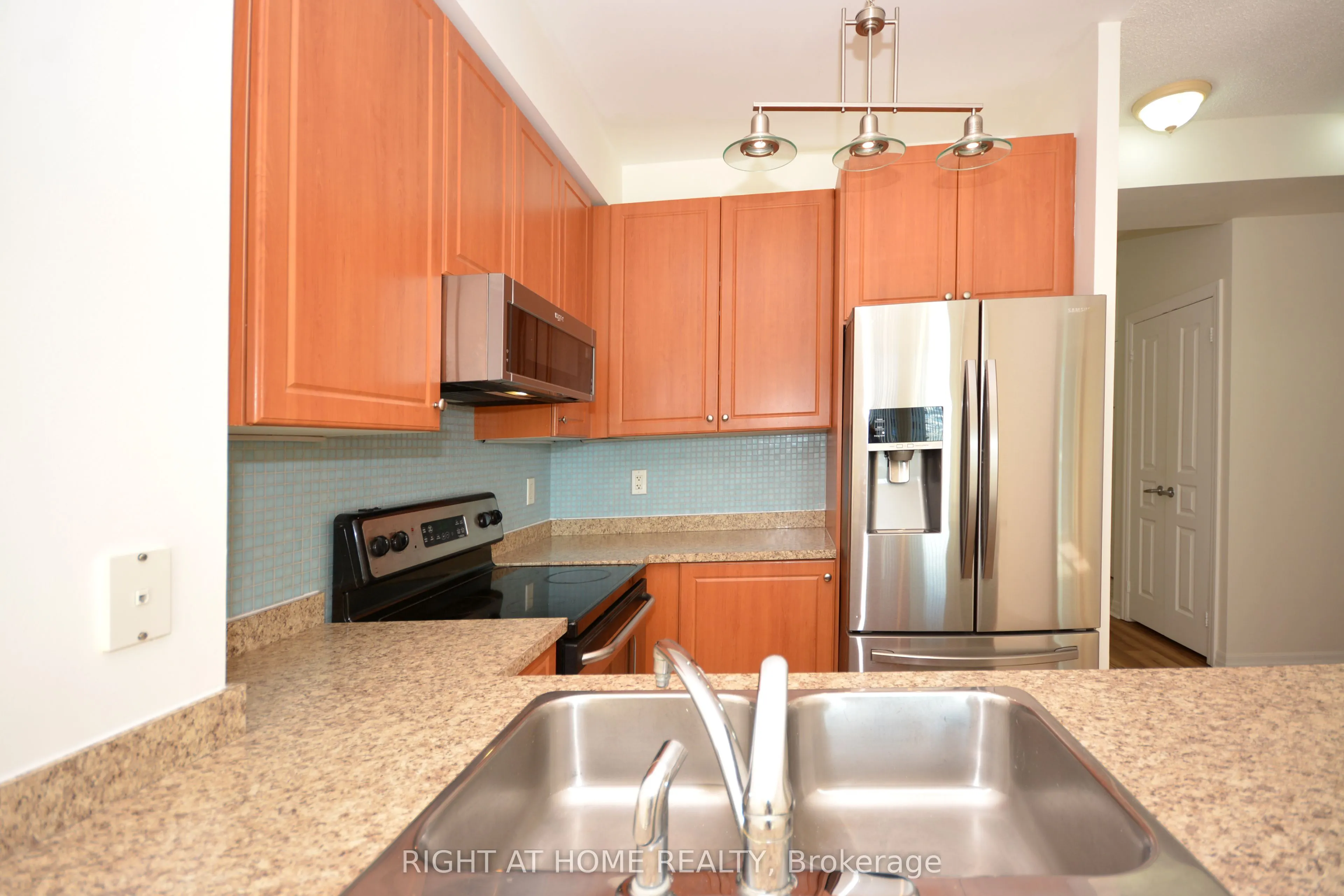 220 Burnhamthorpe Road W, #1805