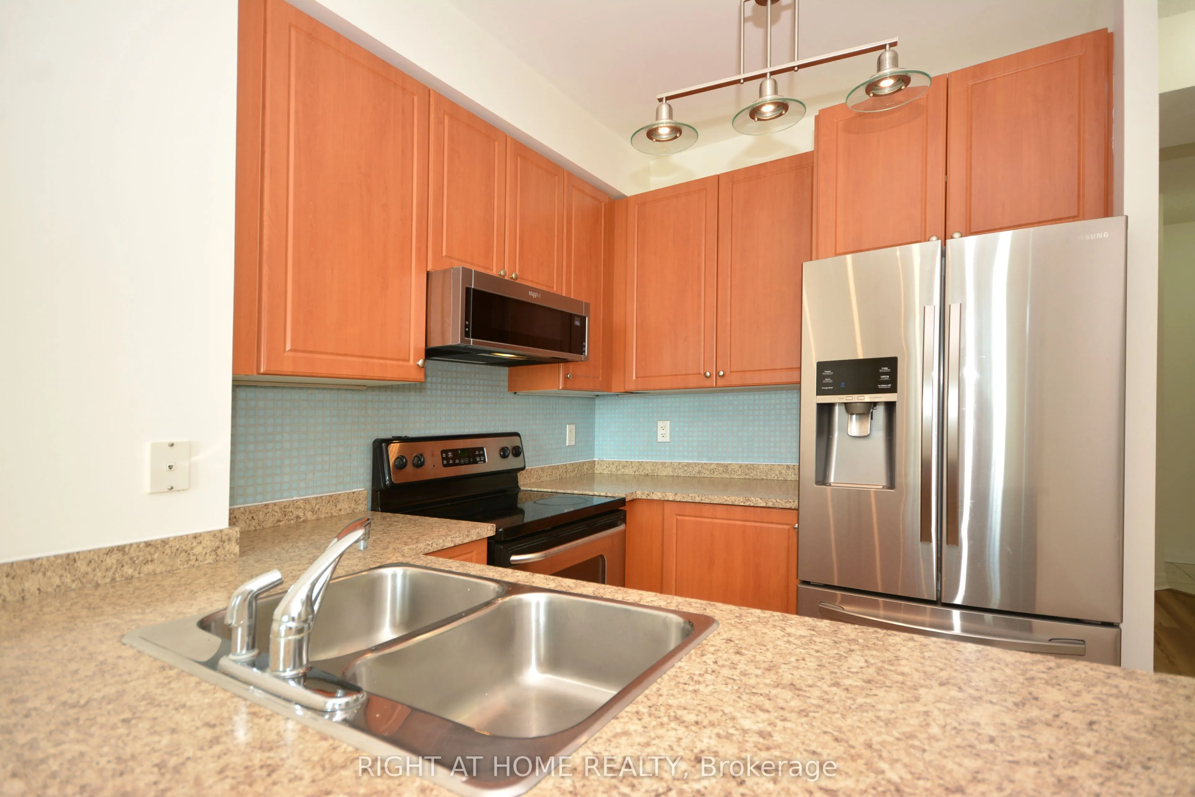 220 Burnhamthorpe Road W, #1805