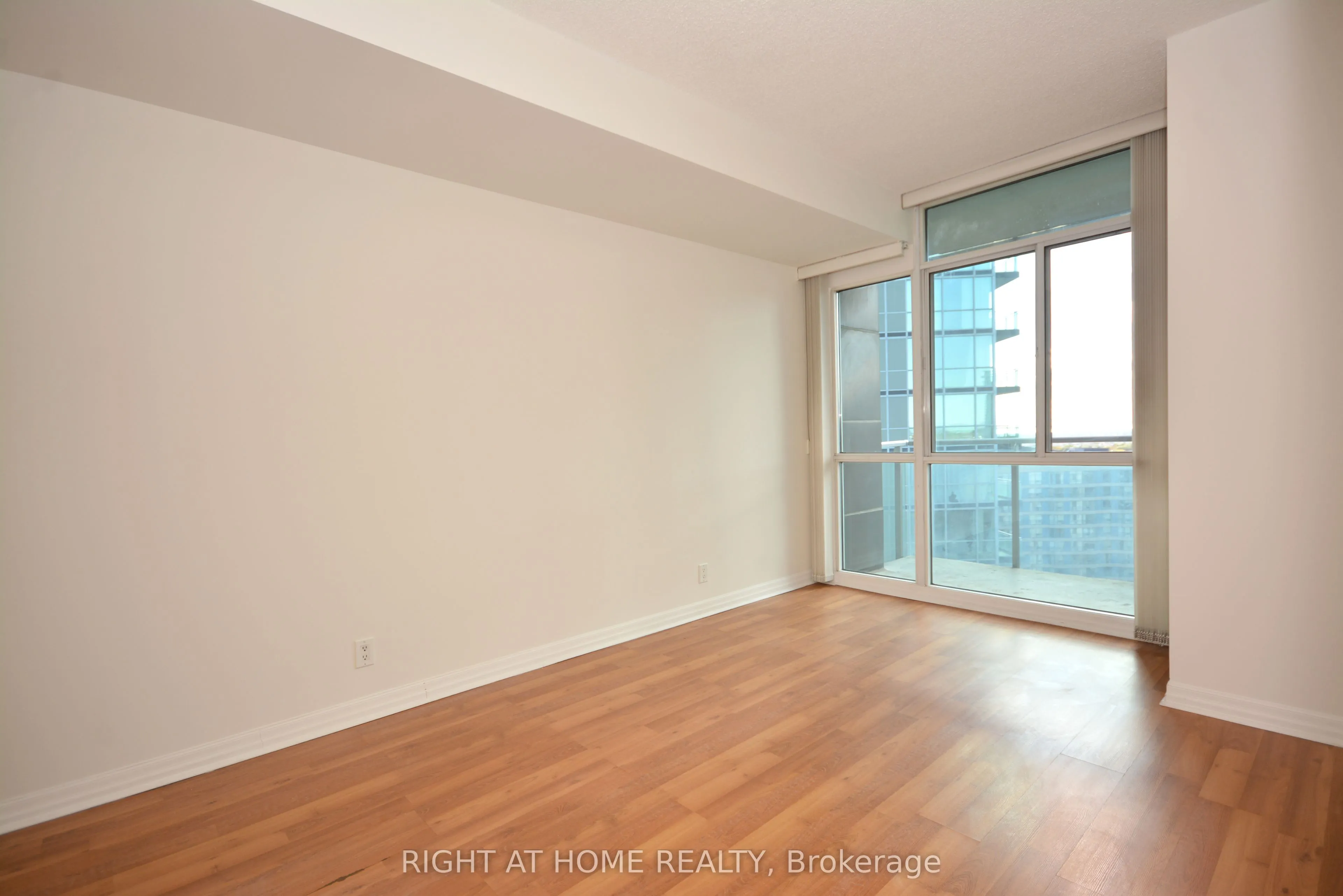 220 Burnhamthorpe Road W, #1805