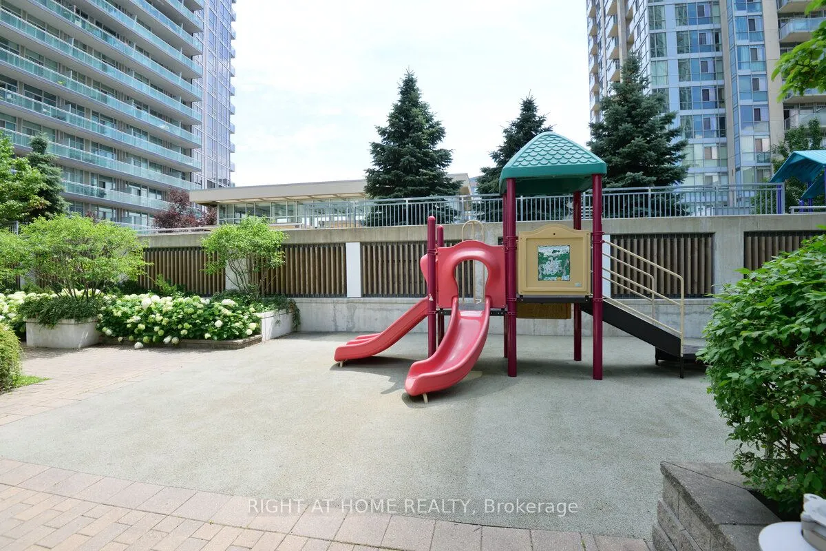 220 Burnhamthorpe Road W, #1805