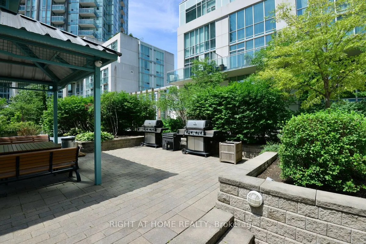 220 Burnhamthorpe Road W, #1805