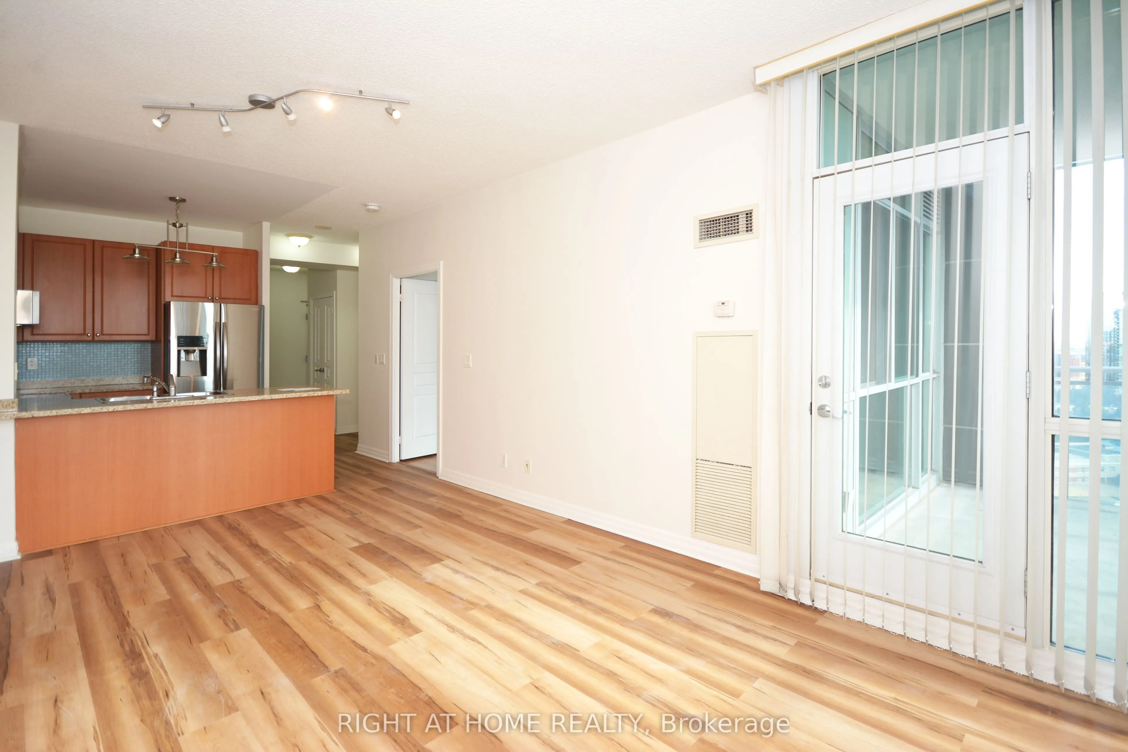 220 Burnhamthorpe Road W, #1805