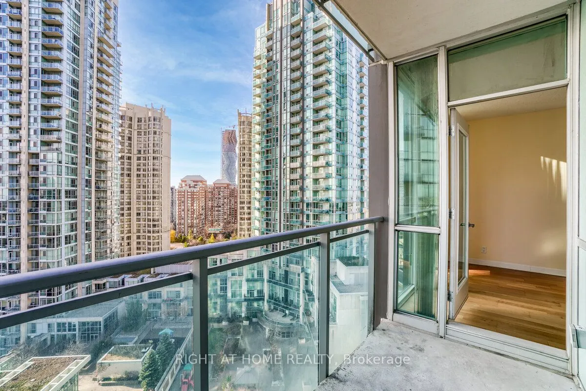 220 Burnhamthorpe Road W, #1805