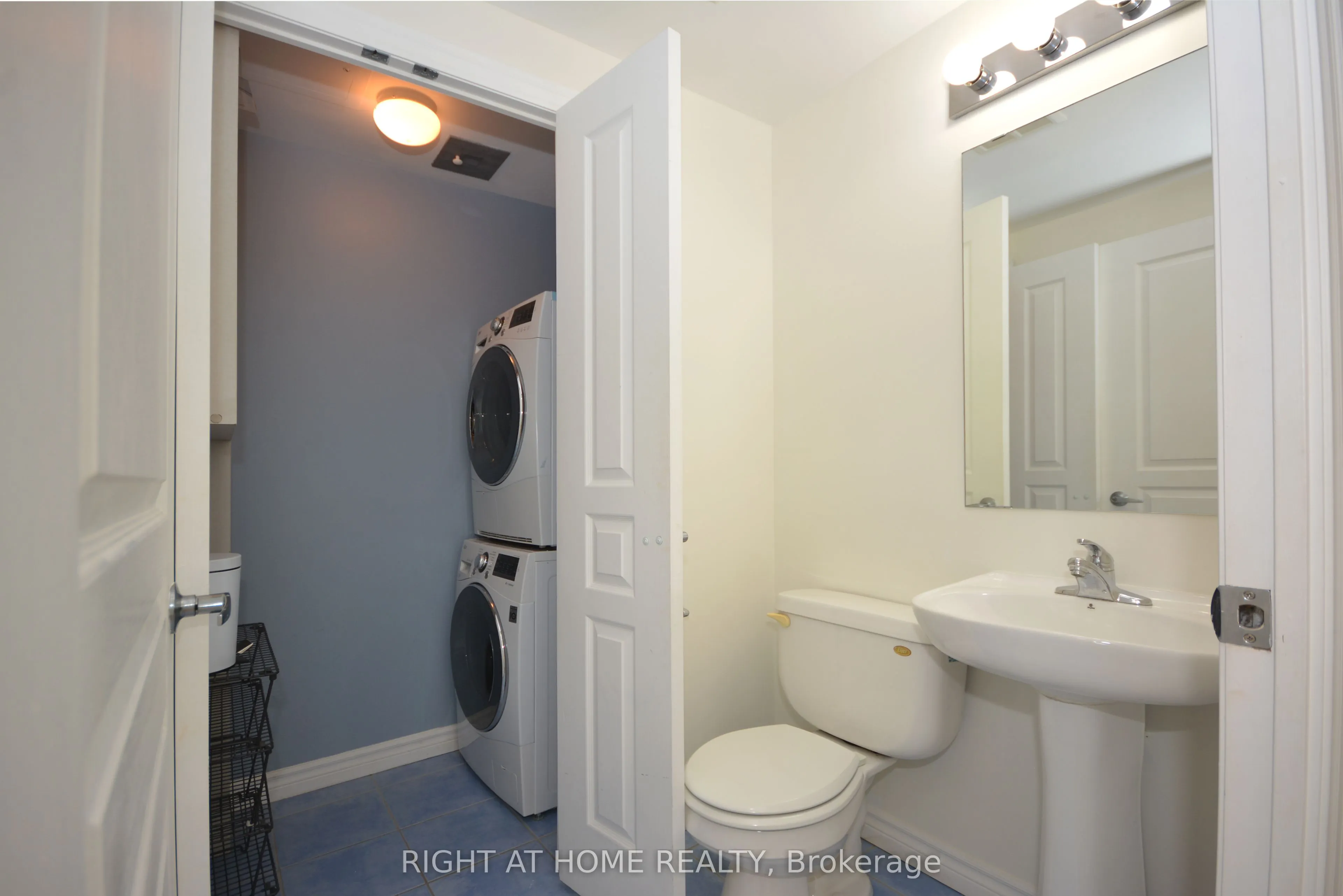 220 Burnhamthorpe Road W, #1805