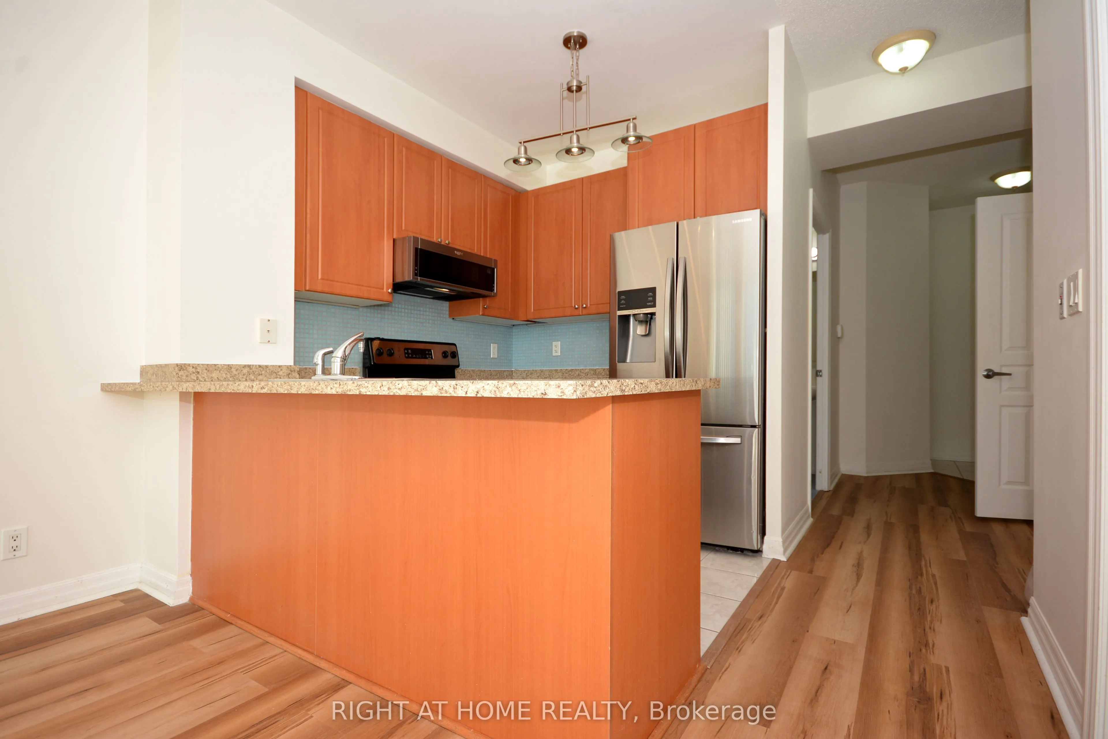 220 Burnhamthorpe Road W, #1805