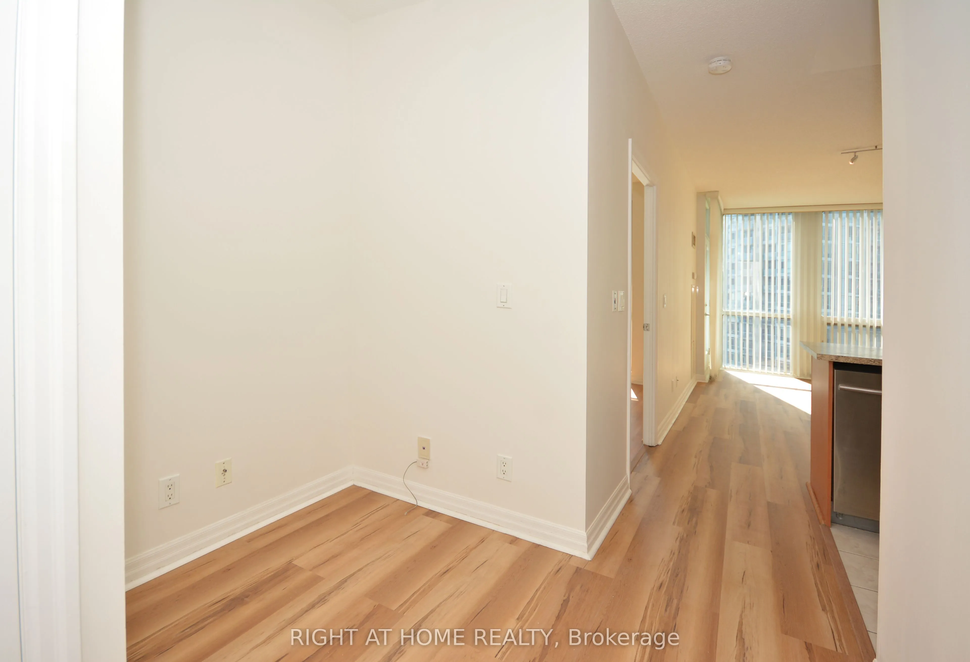 220 Burnhamthorpe Road W, #1805
