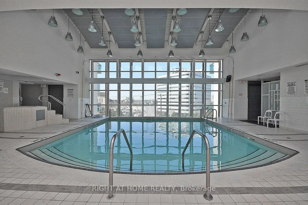 220 Burnhamthorpe Road W, #1805