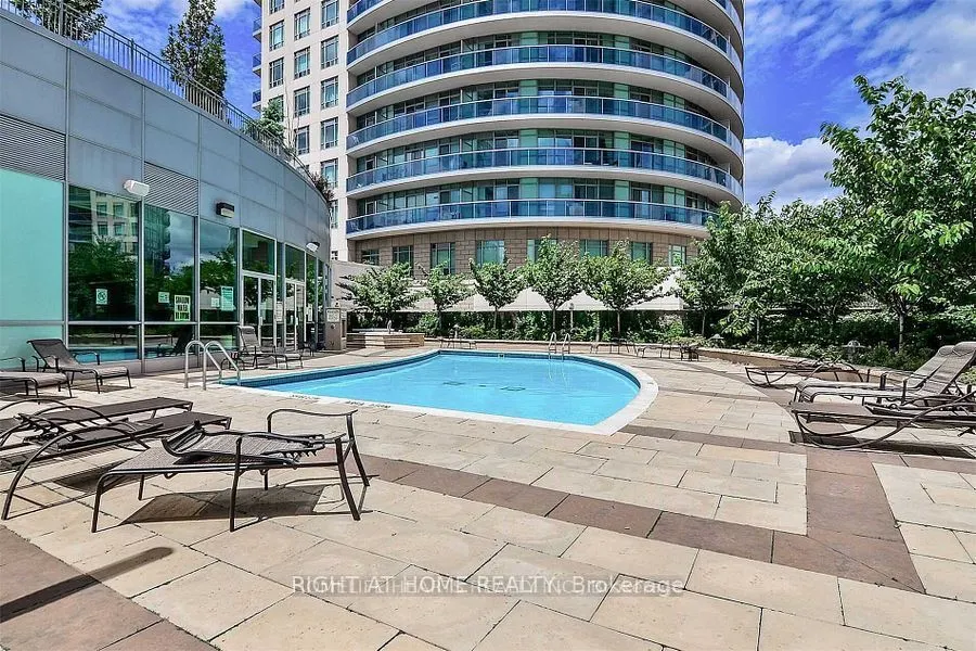80 Absolute Avenue, #706
