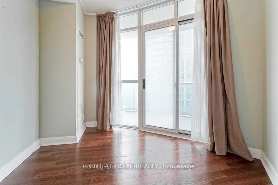 80 Absolute Avenue, #706