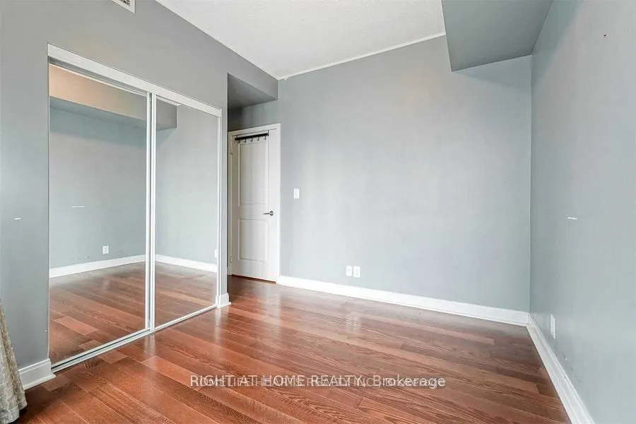 80 Absolute Avenue, #706