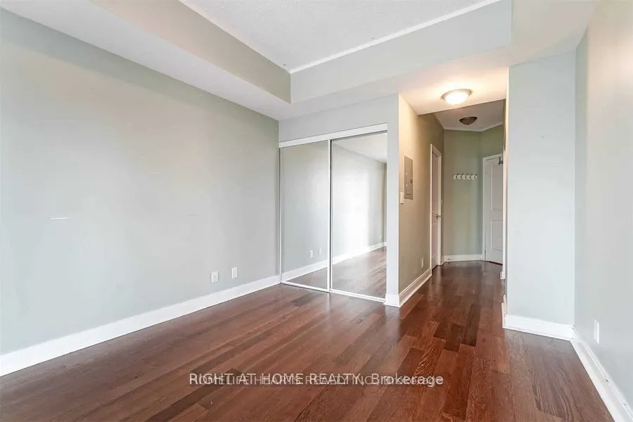 80 Absolute Avenue, #706