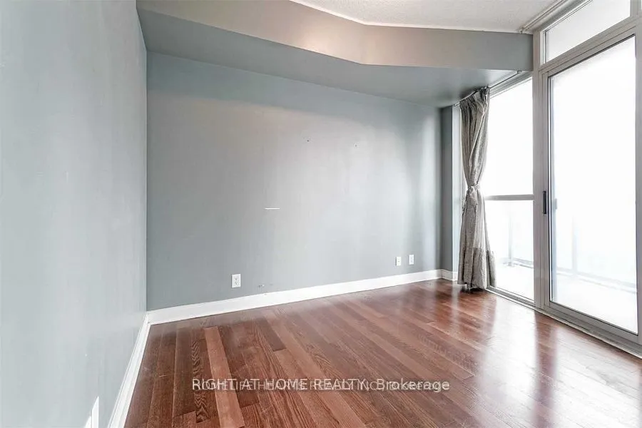 80 Absolute Avenue, #706