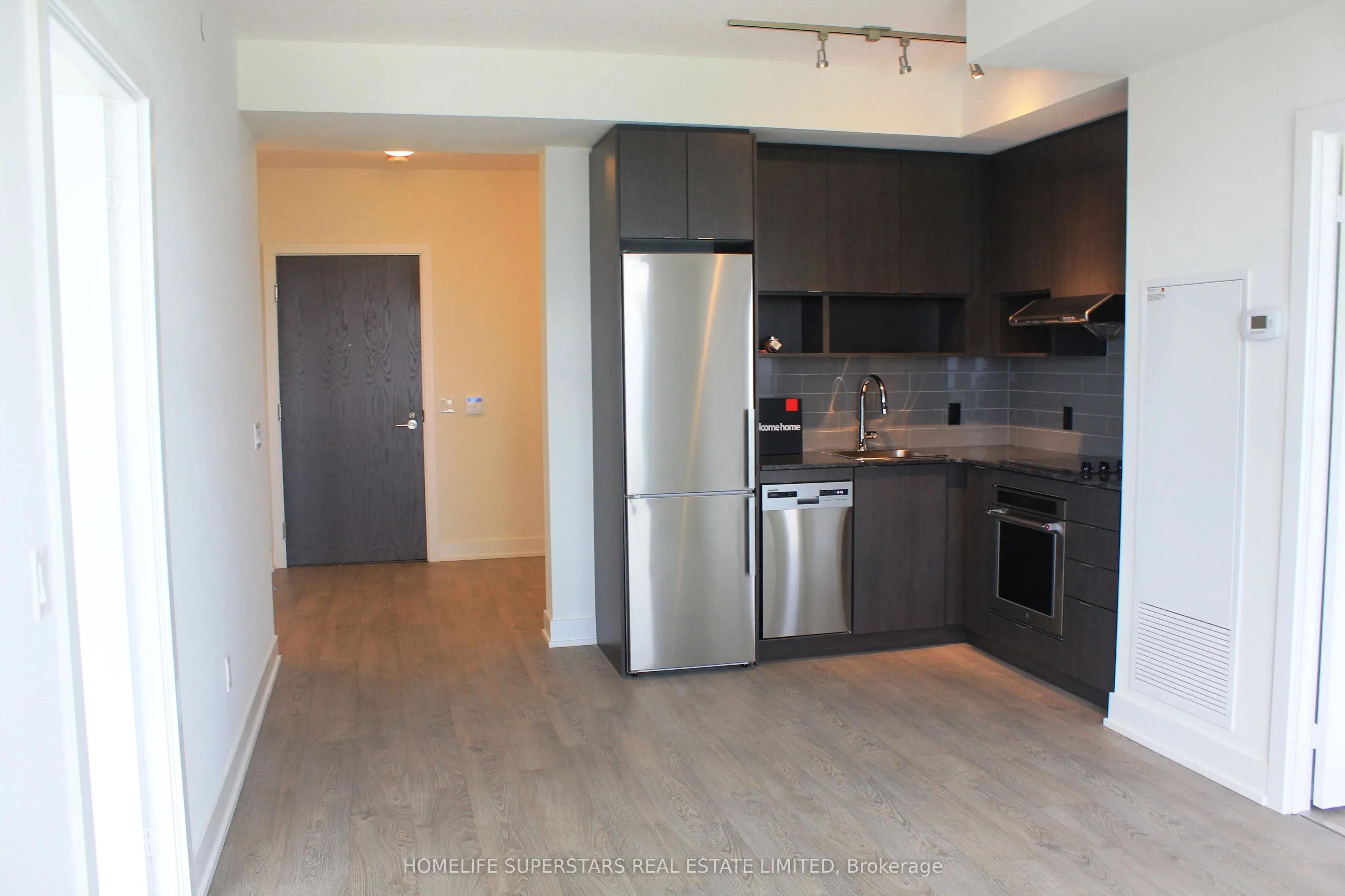 7 Mabelle Avenue, #4107