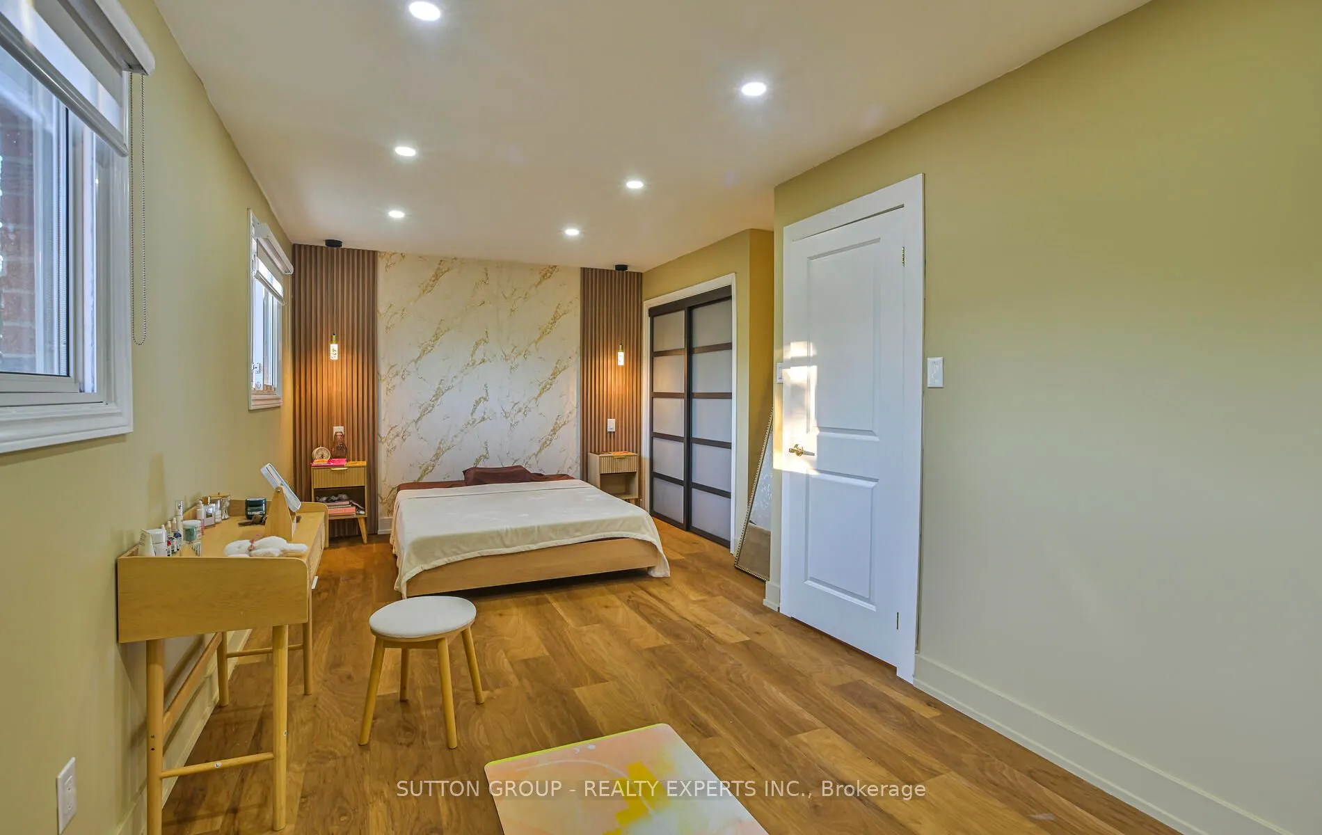 4322 Shelby Crescent