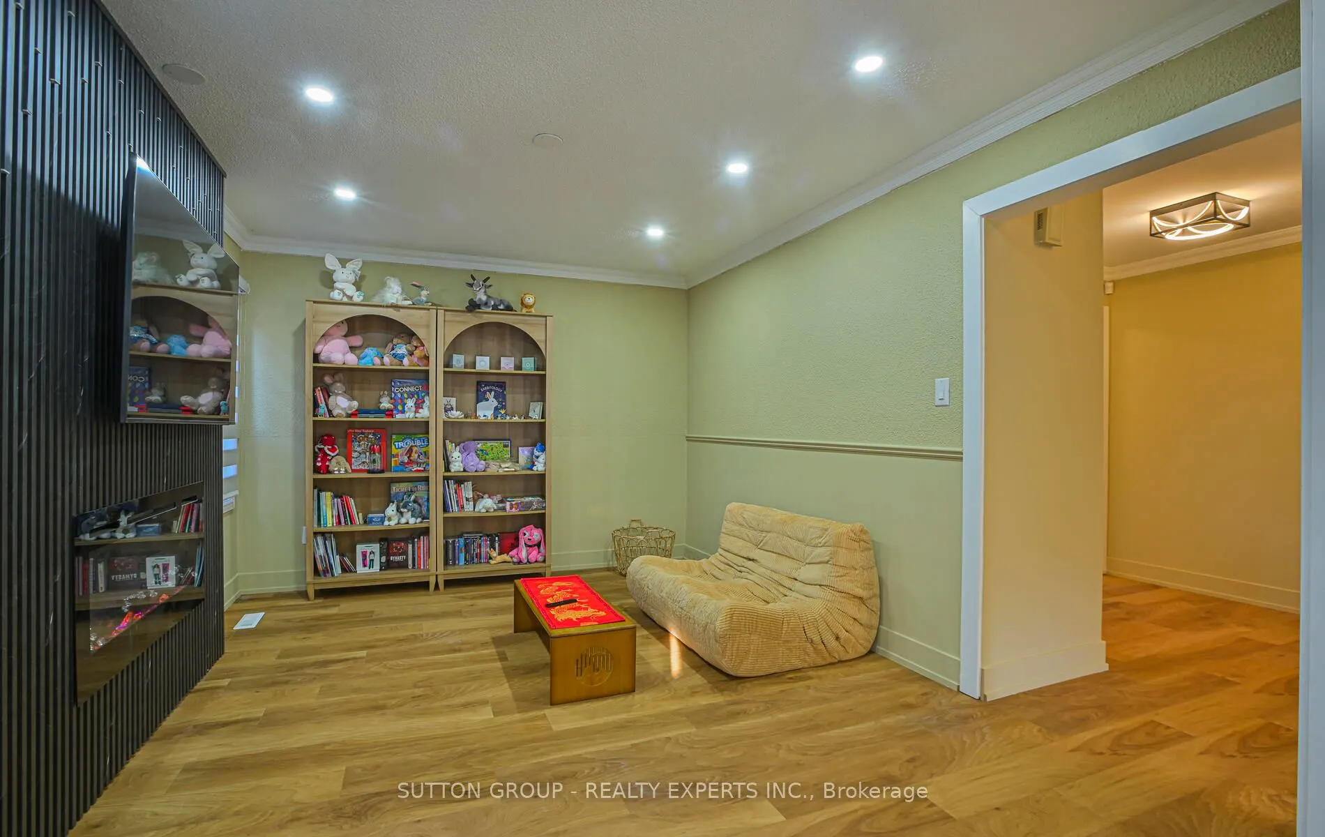 4322 Shelby Crescent