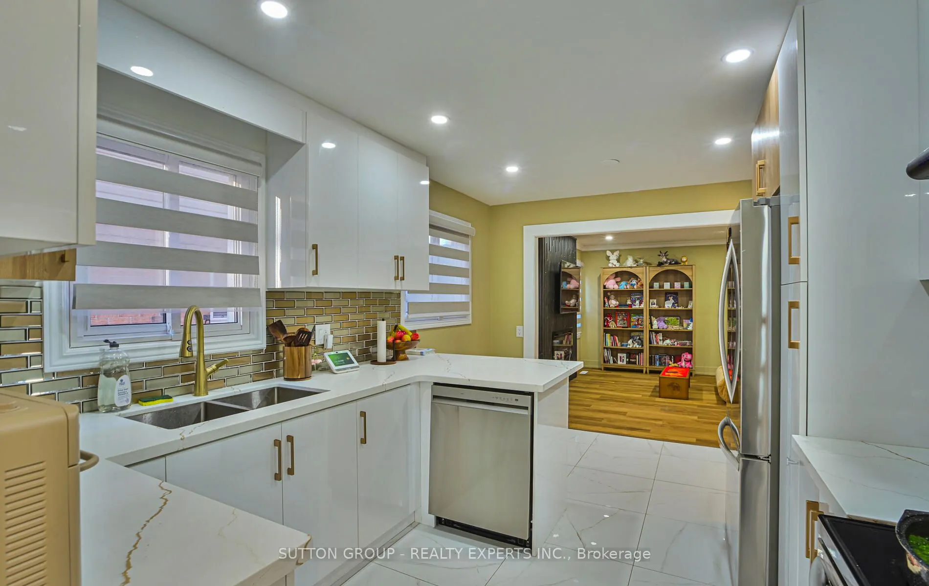 4322 Shelby Crescent